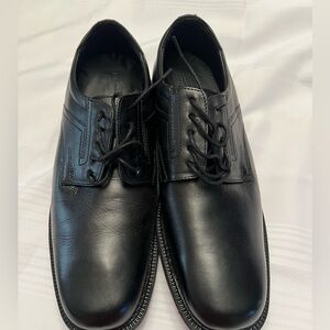 New in box men’s dress shoes